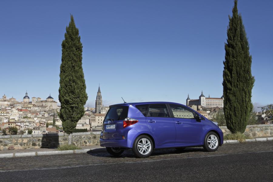  Toyota Verso-S 2010 года  (фото 66 из 109)